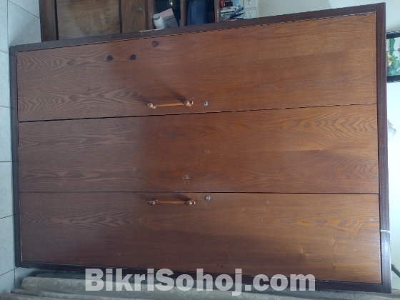 কাপড় রাখার আলমারি